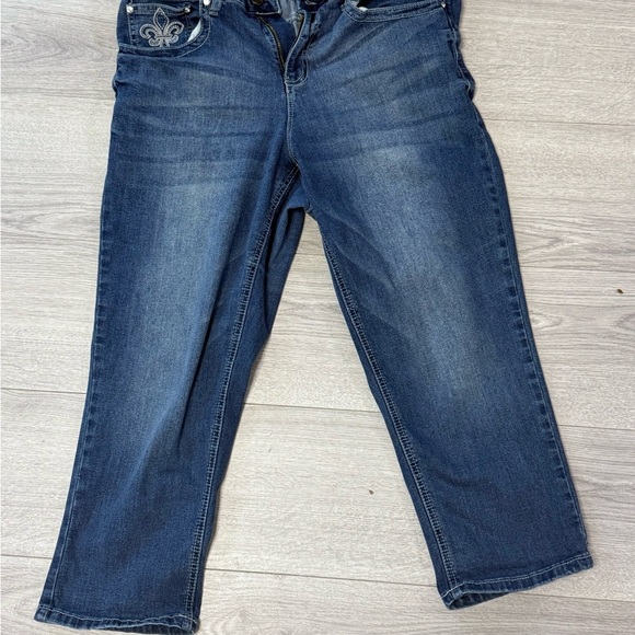 Earl Crop Denim Jeans with Embroidered Detail - Picture 4 of 10